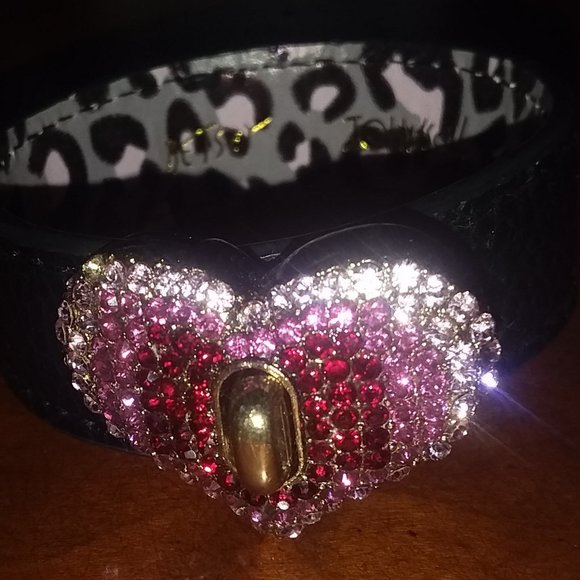 Betsey Johnson Rhinestone Heart Bracelet - Picture 1 of 4